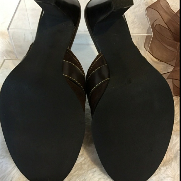 Brown suede and leather mules - Picture 2 of 6